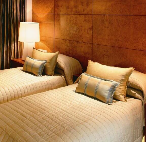 اتاق استاندارد با چشم‌انداز, Mandarin Oriental Hong Kong