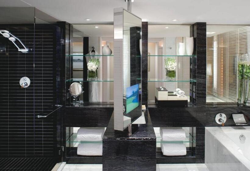اتاق استاندارد با چشم‌انداز, Mandarin Oriental Hong Kong