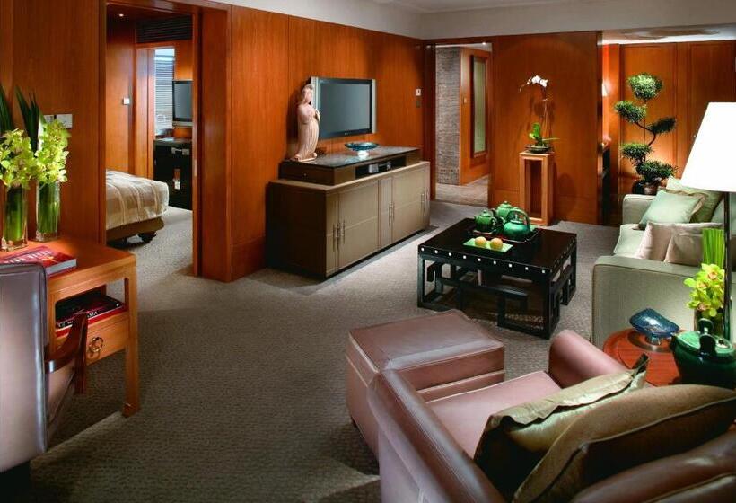 مجموعه ویستا شهر, Mandarin Oriental Hong Kong