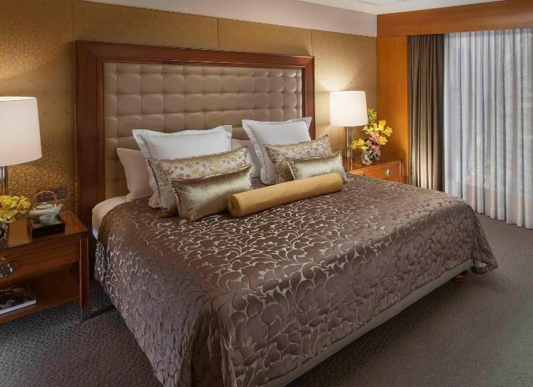 سوییت جونیور, Mandarin Oriental Hong Kong