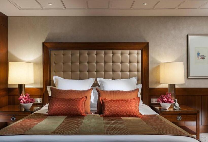 اتاق سوپریور با تخت بزرگ, Mandarin Oriental Hong Kong