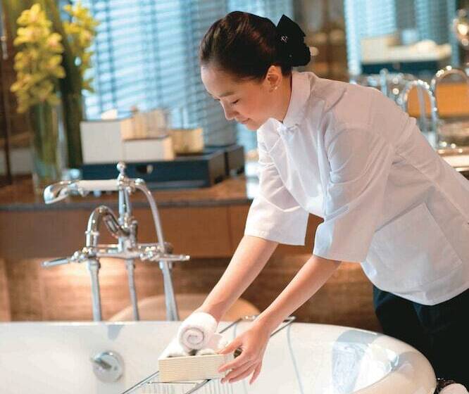مجموعه ویستا شهر, Mandarin Oriental Hong Kong