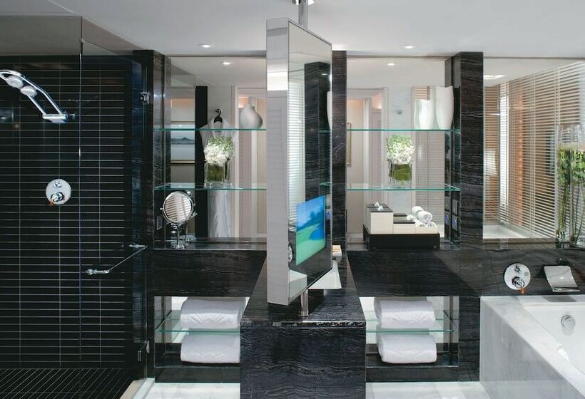 اتاق کلوب با چشم‌انداز, Mandarin Oriental Hong Kong