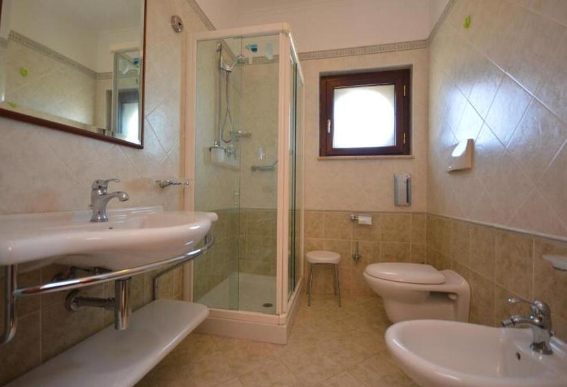 اتاق اکونومی, Il Gabbiano