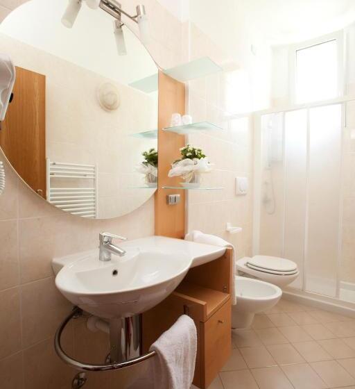 اتاق استاندارد چهار تخته, Residence Rely