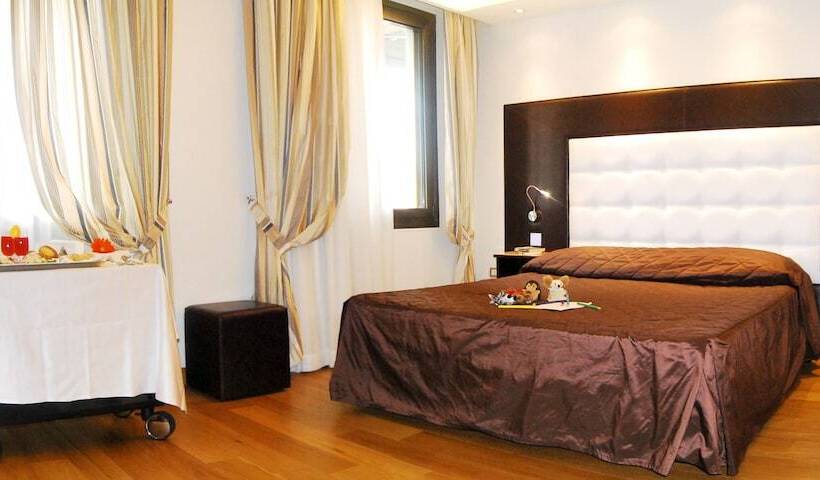 اتاق استاندارد سه نفره, Royal Caserta