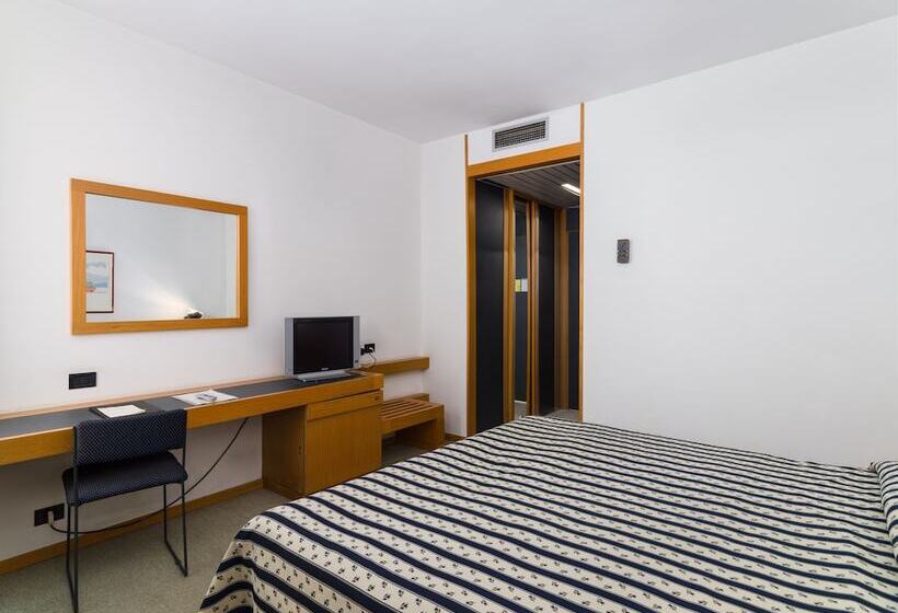 اتاق استاندارد چهار تخته, Grand Hotel Tiziano E Dei Congressi