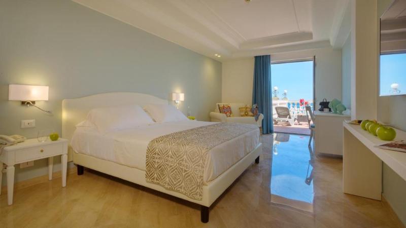 Fyrbädds Deluxerum, Hellenia Yachting Hotel & Spa