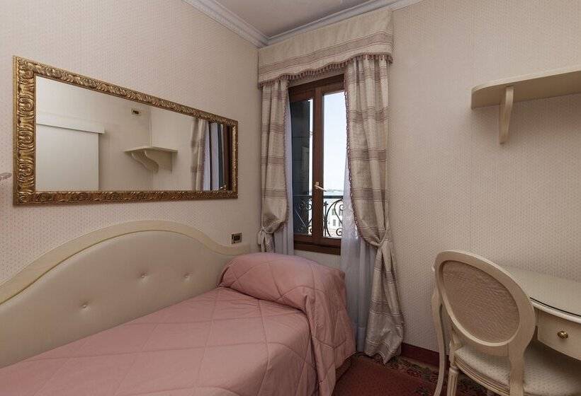 اتاق کلاسیک سه تخته, Riviera Venezia Lido