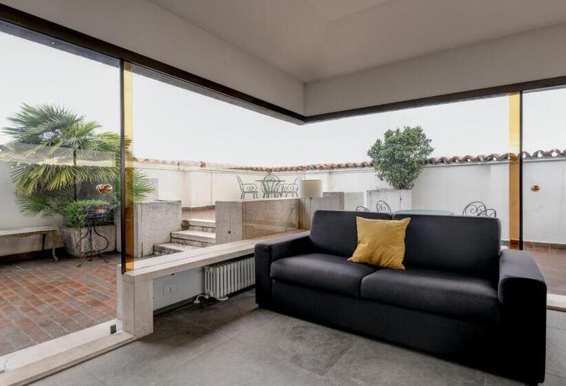 1 Bedroom Apartment Lake View, Tripoli