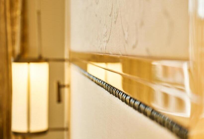 سوییت جونیور, Eden  Dorchester Collection