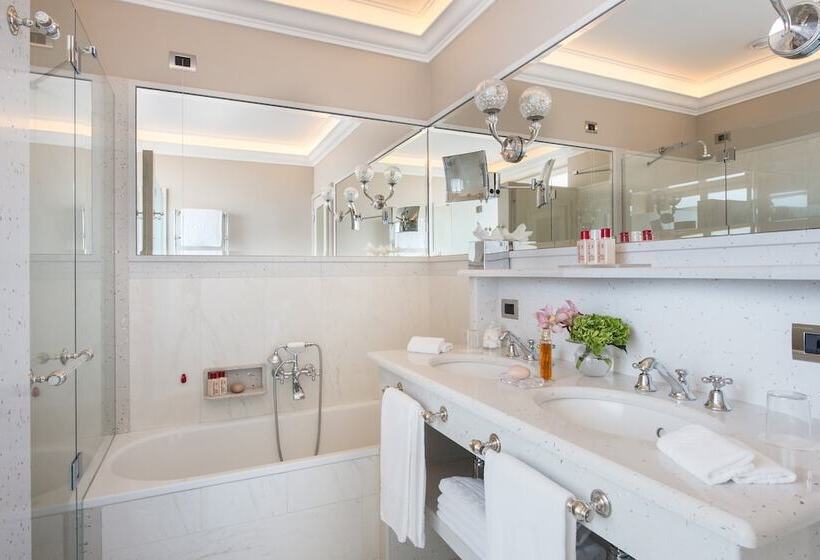 חדר דלוקס, Hassler Roma
