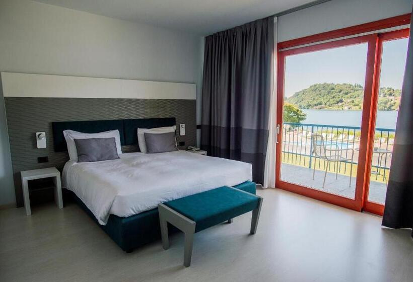 Quarto Estandar Vista Lago, L'approdo