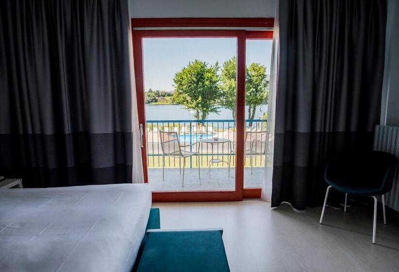 Quarto Estandar Vista Lago, L'approdo