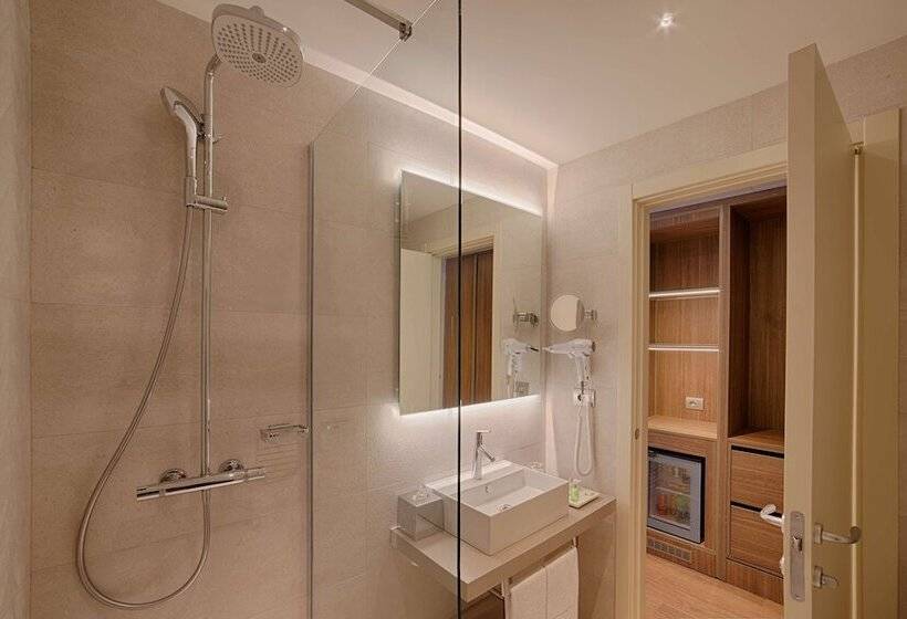Superior Room with Terrace, NH Palermo
