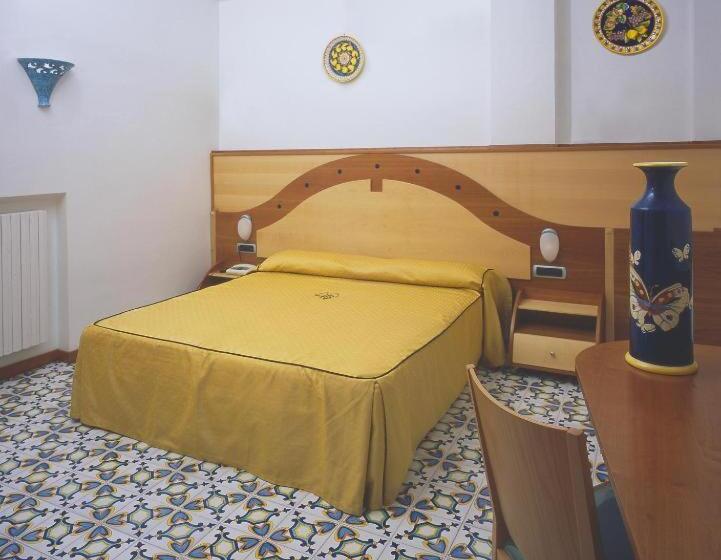 اتاق استاندارد, Bristol