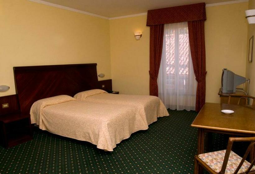 Номер Стандарт, Europalace
