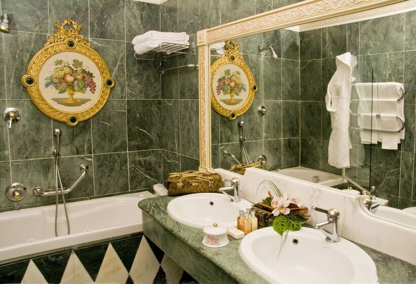 اتاق استاندارد با چشم‌انداز باغ, Grand Hotel Des Iles Borromées & Spa