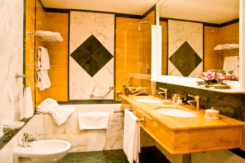 اتاق استاندارد با چشم‌انداز دریاچه, Grand Hotel Des Iles Borromées & Spa