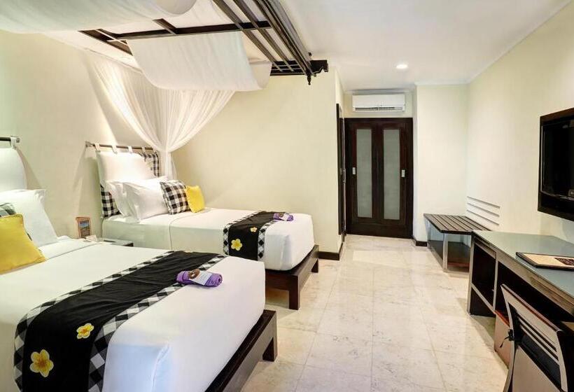 Bungalow Deluxe, Legian Beach