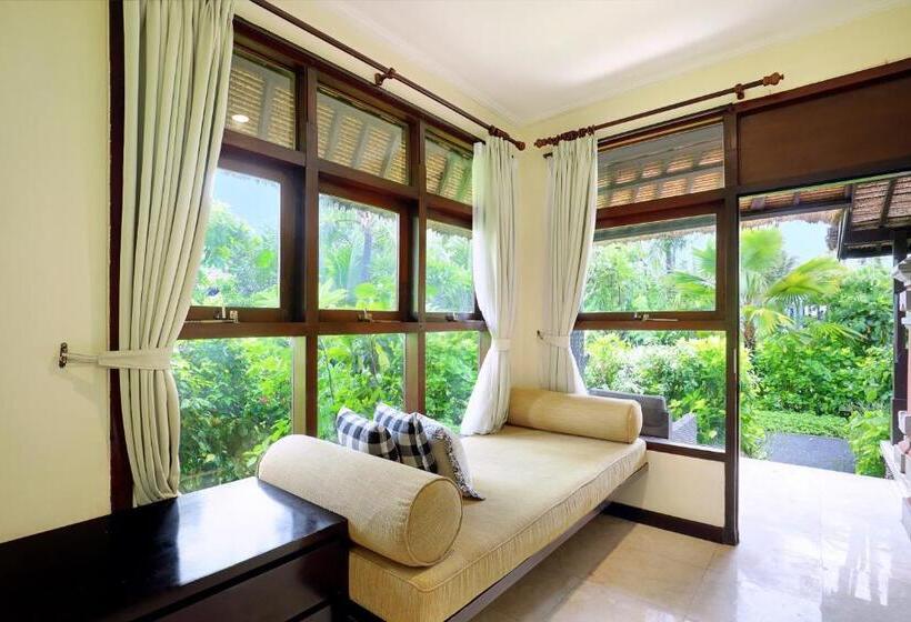 Bungalow Deluxe, Legian Beach
