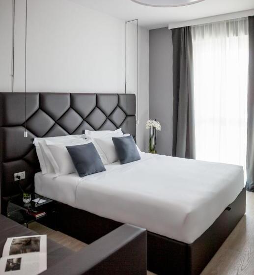 اتاق اساندارد با چشم‌انداز جانبی به دریا, Miramare The Palace Resort