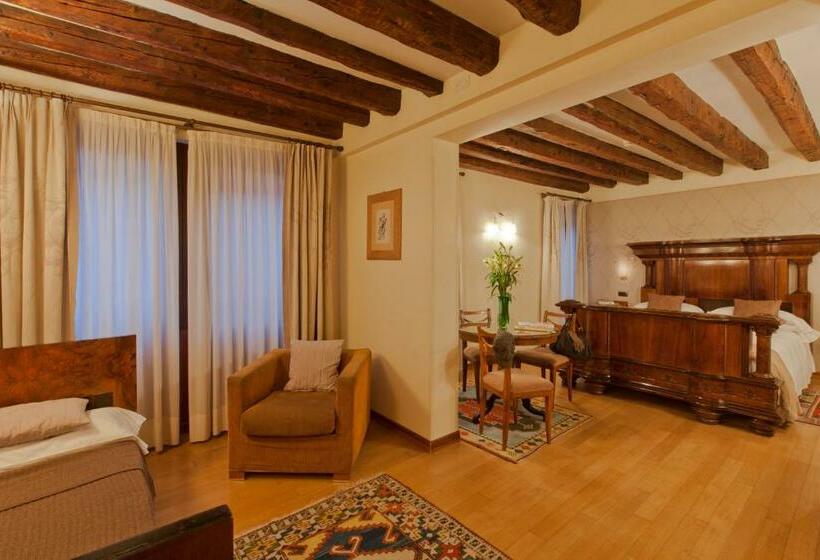 اتاق استاندارد چهار تخته, Saturnia & International