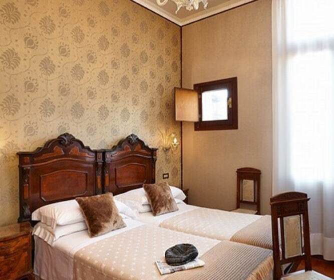 اتاق عادی, Saturnia & International