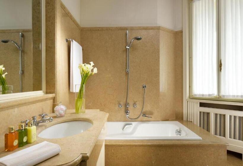 Полулюкс, Villa Cortine Palace Relais Chateaux