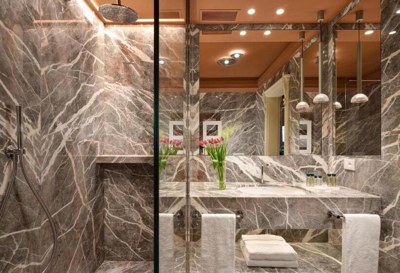 Номер Стандарт Вид на Озеро, Villa Cortine Palace Relais Chateaux