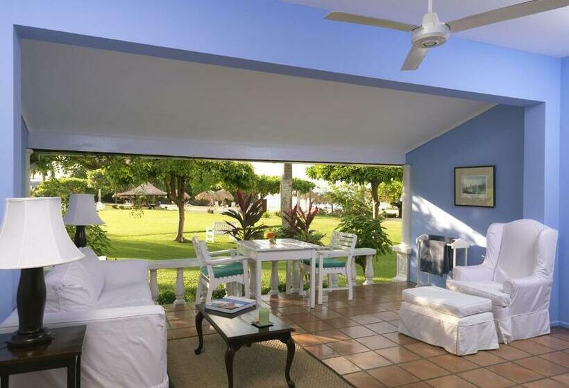 سوییت لوکس, Jamaica Inn