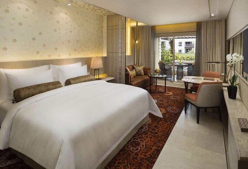 اتاق لوکس با وان آب گرم, Kempinski Summerland Hotel & Resort Beirut