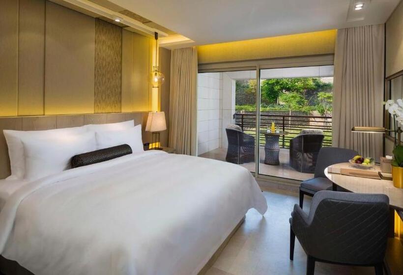 اتاق سوپریور با تخت بزرگ, Kempinski Summerland Hotel & Resort Beirut