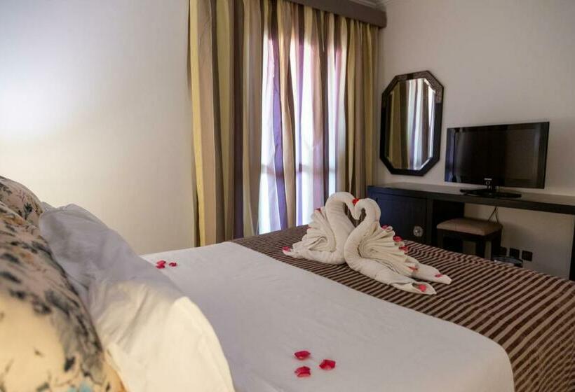 اتاق استاندارد با چشم‌انداز استخر, Rose Aqua Park