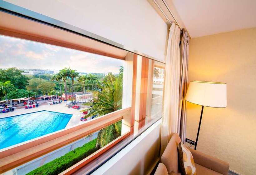 اتاق استاندارد با تخت بزرگ, Transcorp Hilton Abuja