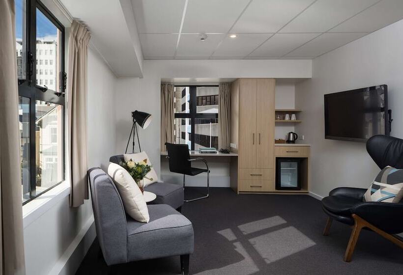 سوییت سوپریور, Atura Wellington