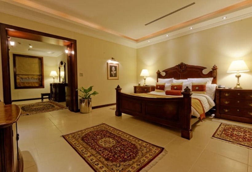 اتاق اجرایی, Faletti S Hotel Lahore