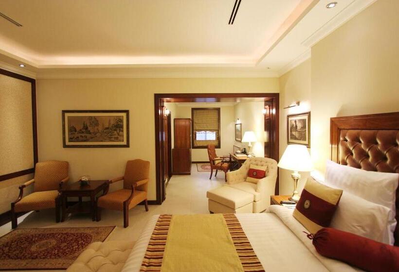 اتاق اجرایی با تخت بزرگ, Faletti S Hotel Lahore