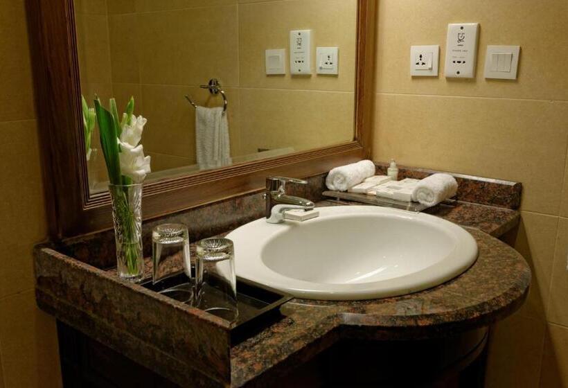سوئیت رویال, Faletti S Hotel Lahore