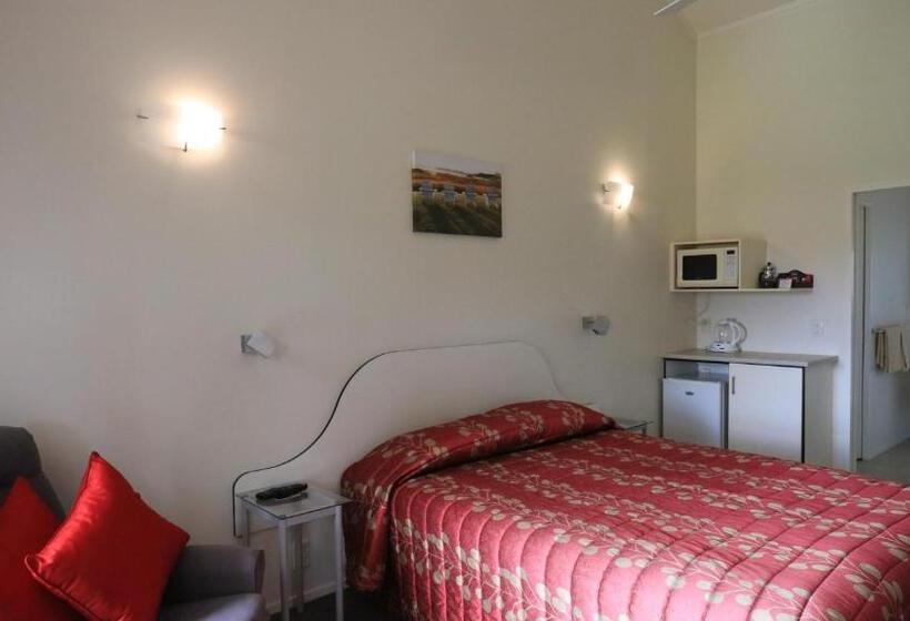 Студия Стандарт, BK's Counties Motor Lodge