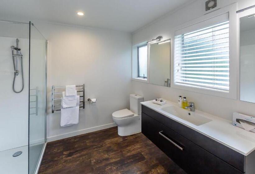 اتاق لوکس با تخت بزرگ, The Ashley Hotel Greymouth