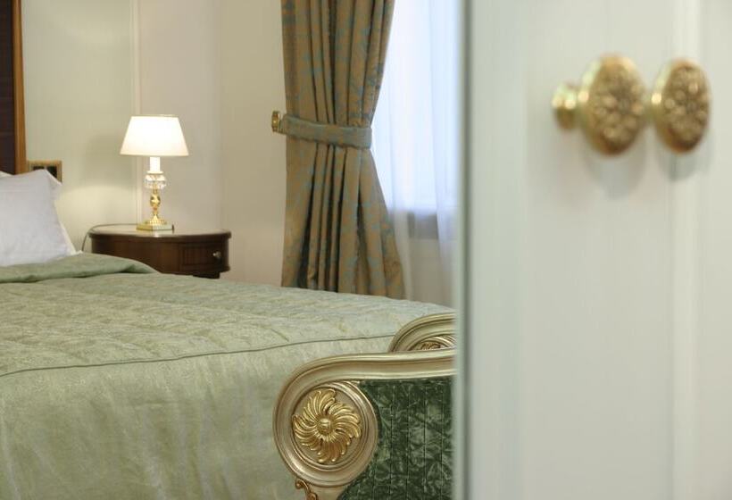 اتاق کلاسیک, Savoy Moscow