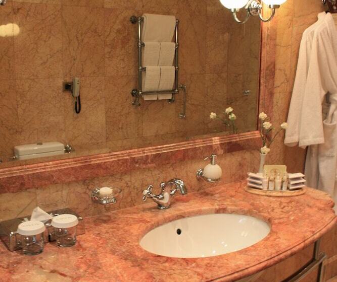 سوییت جونیور, Savoy Moscow