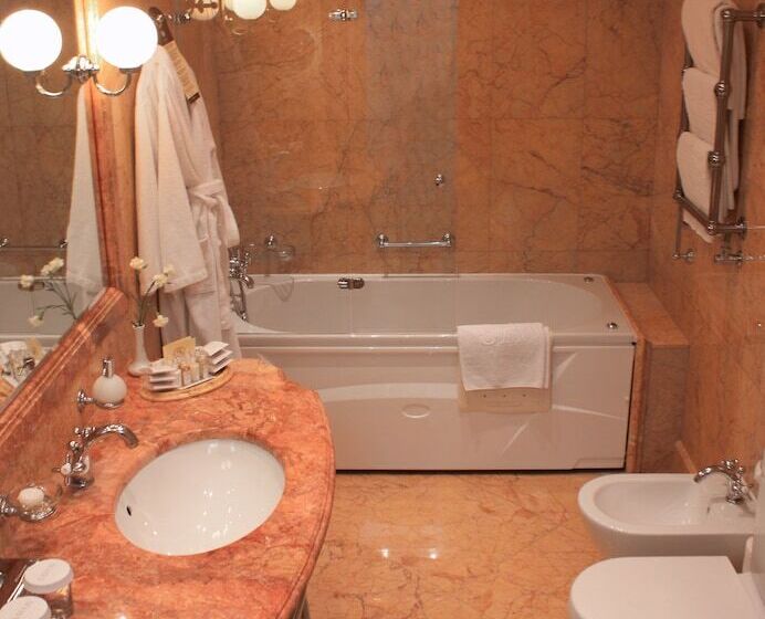 سوییت جونیور, Savoy Moscow