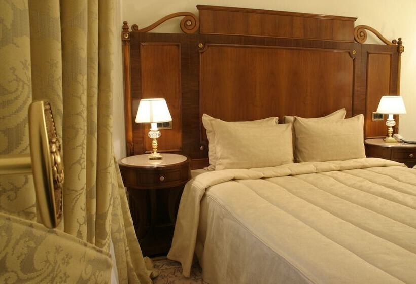 سوییت جونیور, Savoy Moscow