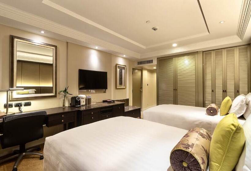 Номер Клуб, Dusit Thani Pattaya