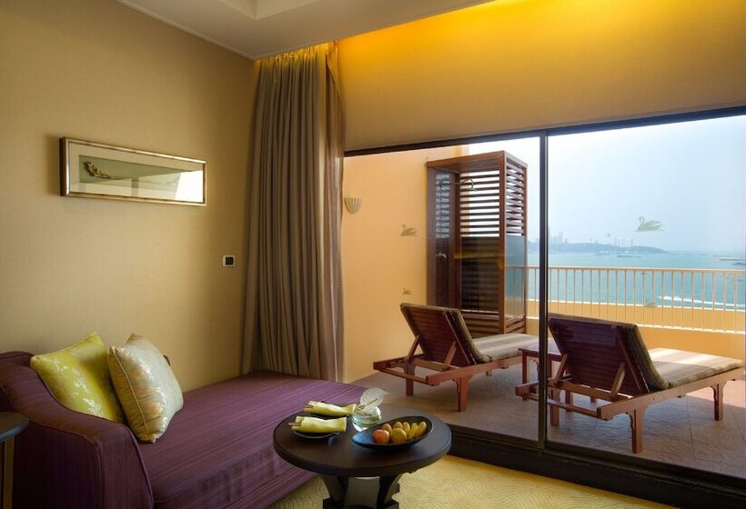 Номер Клуб, Dusit Thani Pattaya