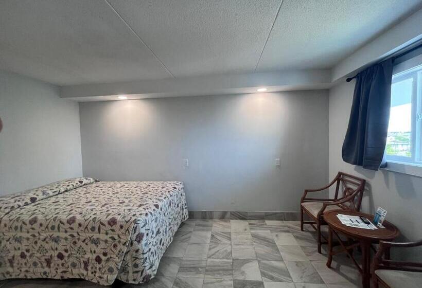 سوییت لوکس, Admiral Resort Motel