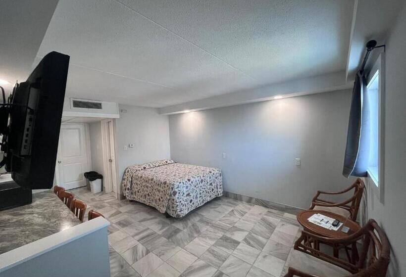 سوییت خانوادگی, Admiral Resort Motel