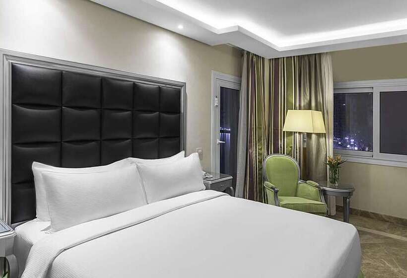اتاق استاندارد با تخت بزرگ, Hilton Alexandria Corniche